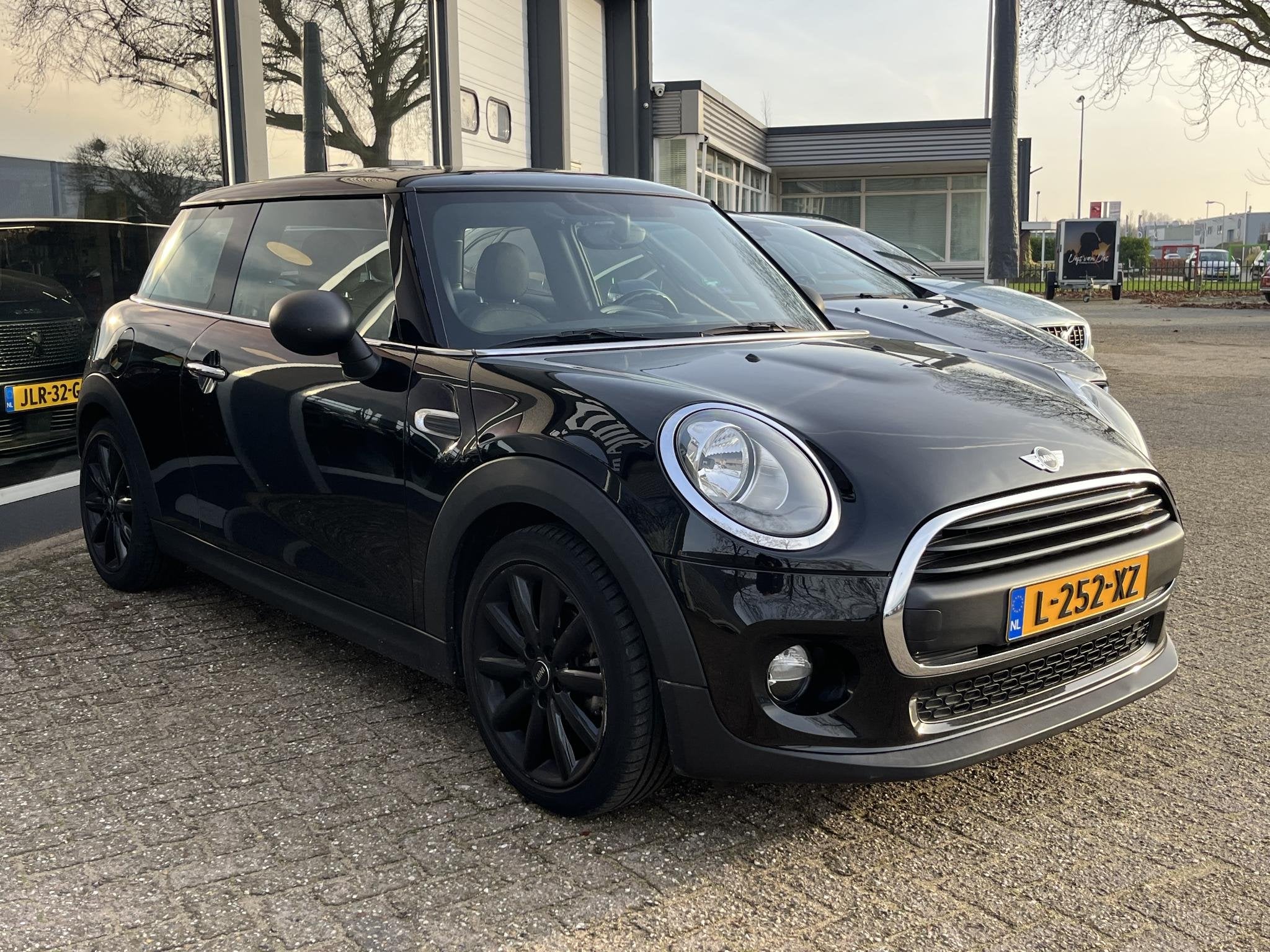 MINI 3-Deurs 1.5 One Lage km stoelverwarming keyless led, Stof, Gebruikt, 4 stoelen, 102 pk