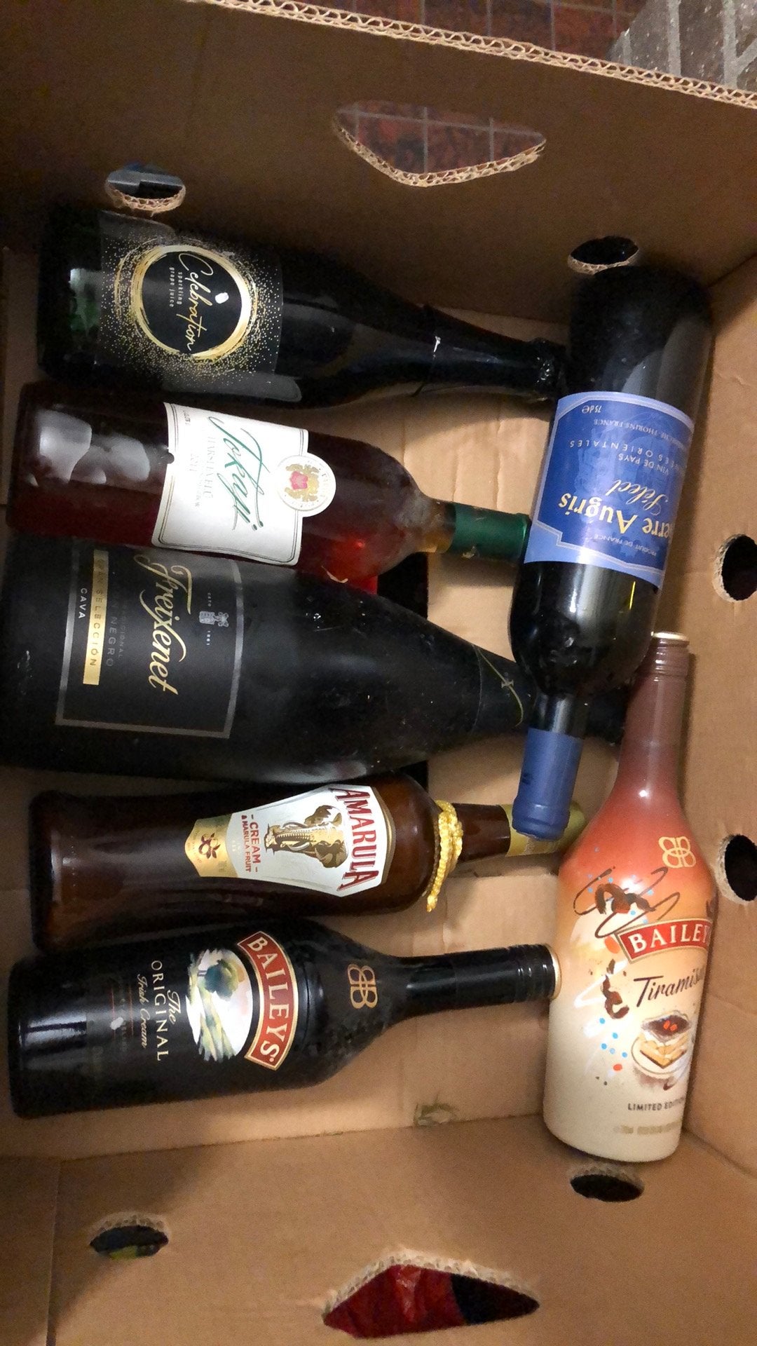 13 flessen divers wijn drank, Ophalen