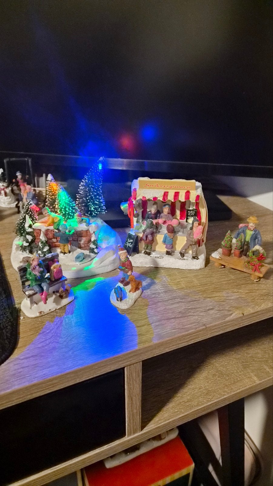 Gezellige verzameling kerstdorpfiguren en winterse taferelen, Ophalen of Verzenden, Gebruikt