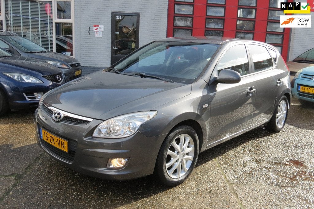 Hyundai I30 2.0i Style AUTOMAAT , 5 DEURS, Auto's, Hyundai, Gebruikt, Leder en Stof, Origineel Nederlands, Bedrijf