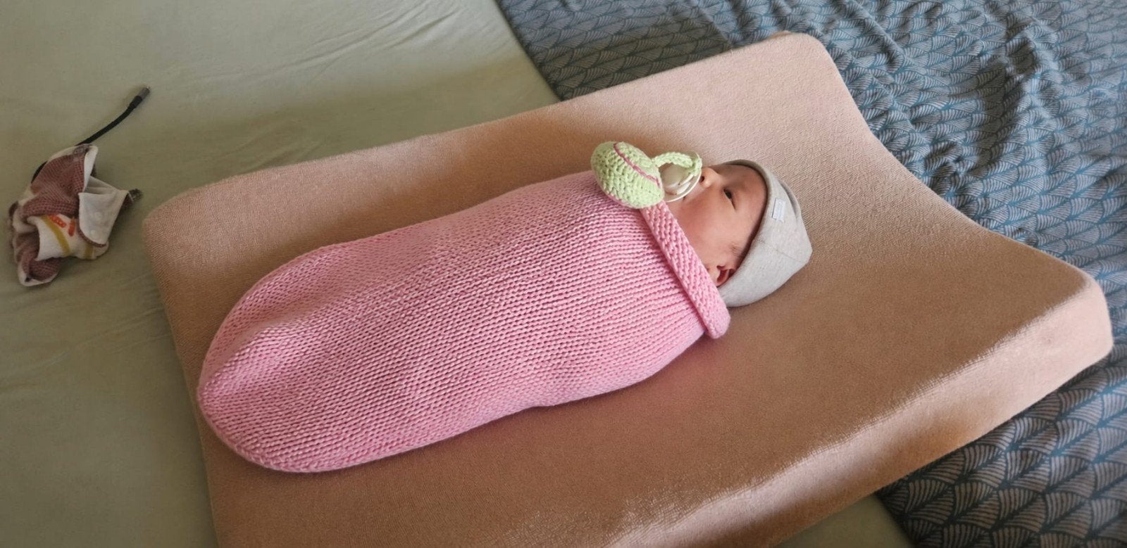 Nieuwe handgebreide babycocoon van merinowol, Bakerzak of Bakerdoek, Handgemaakt, Nieuw, Roze