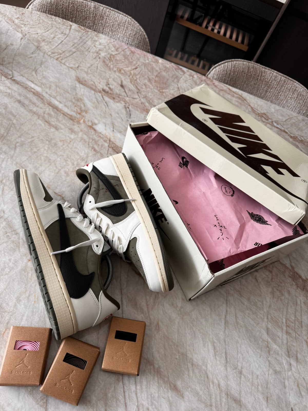 Travis scott x Nike, Ophalen of Verzenden, Zo goed als nieuw