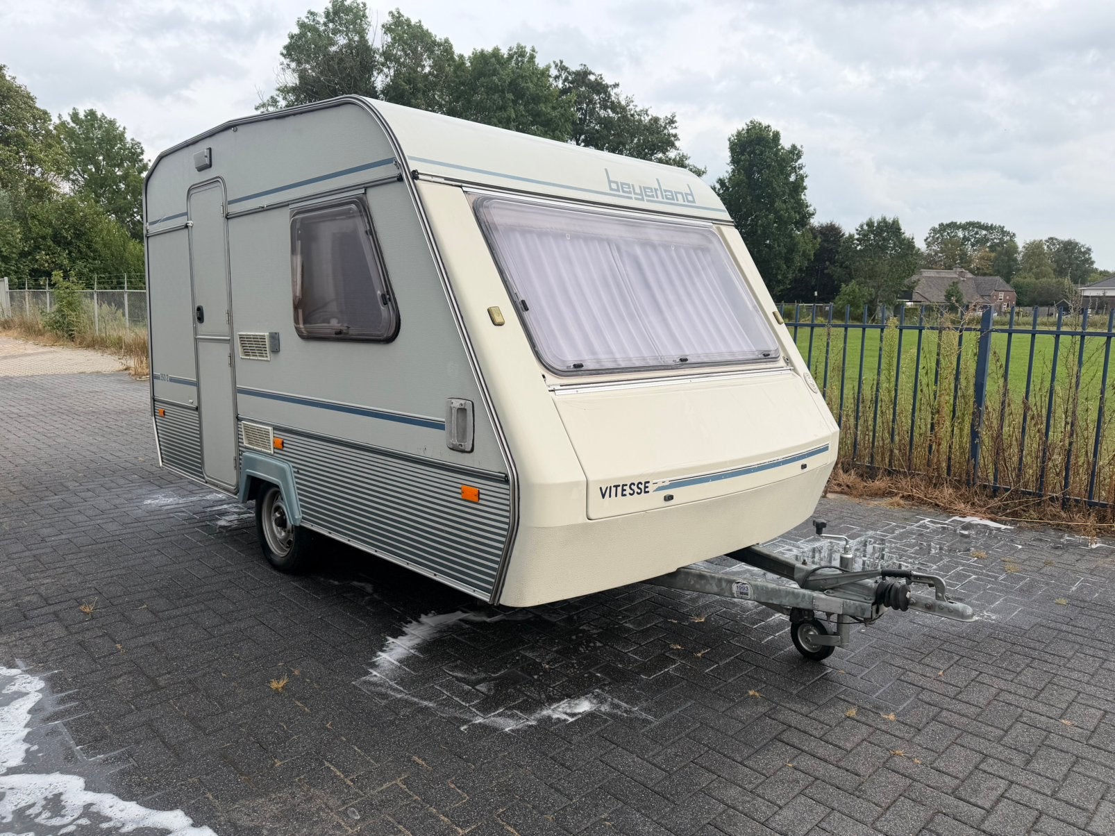 Beyerland Vitesse 350/2, Caravans en Kamperen, Caravans, Standaardzit, Bedrijf, Kachel, Tot 4 meter