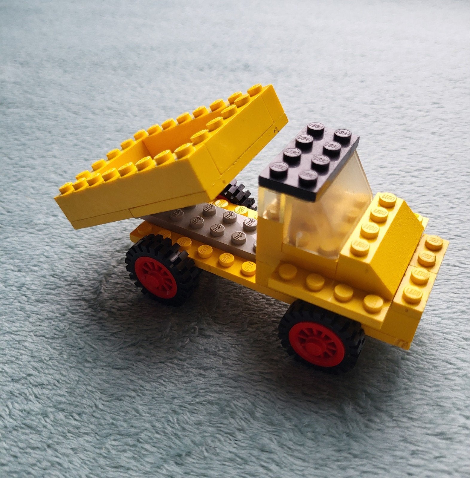 Lego breed formaat dump truck vrachtwagen met kiep laad bak., Ophalen of Verzenden, Gebruikt, Complete set, Lego