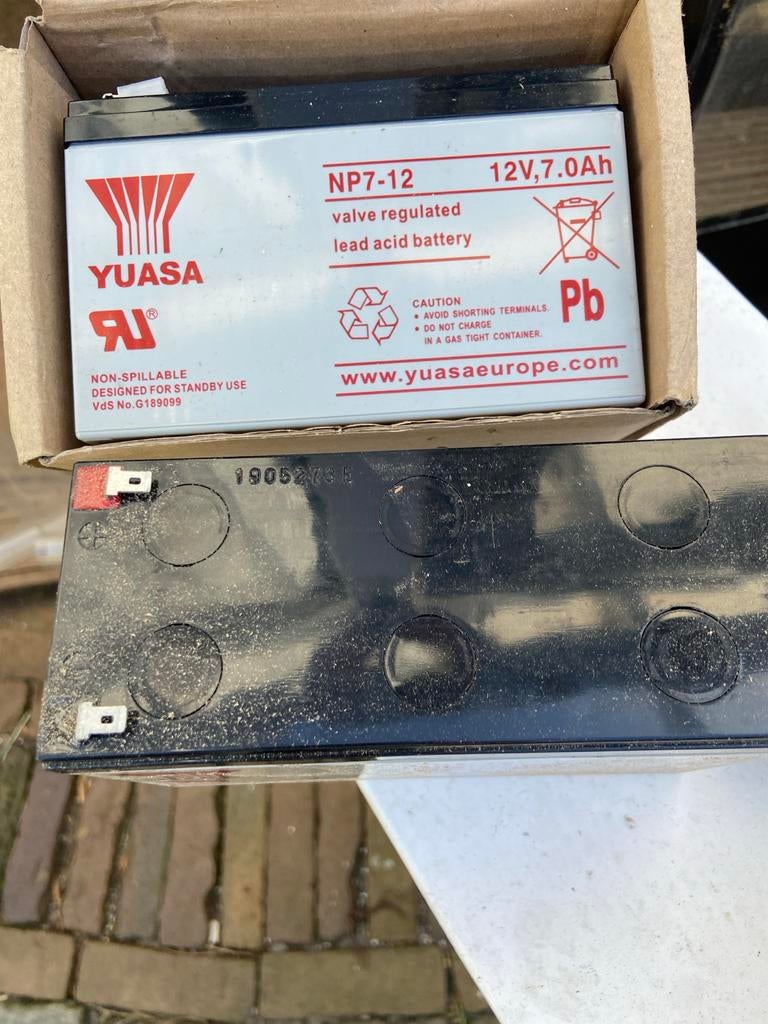 Nieuwe Yuasa NP7-12 en NP4-12 accu's (4 stuks), Ophalen, Nieuw, Universele onderdelen