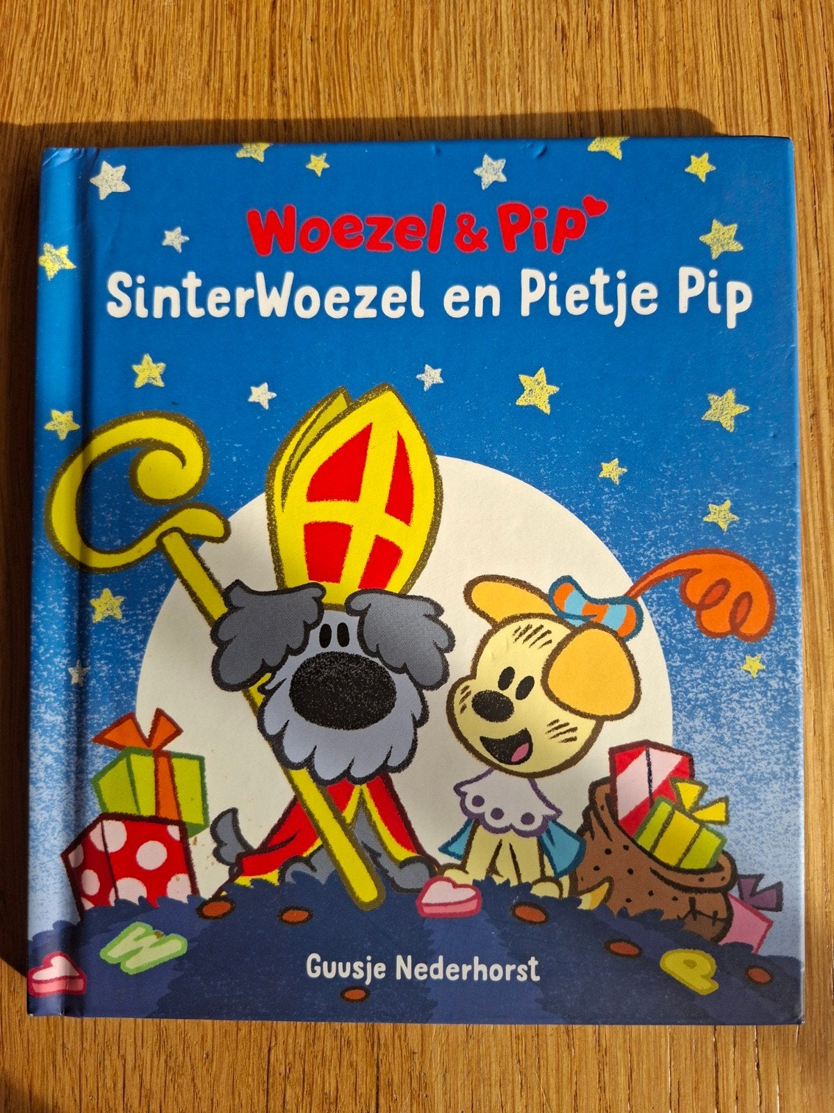 Woezel & Pip: SinterWoezel en Pietje Pip - Guusje Nederhorst, Boeken, Ophalen of Verzenden, Zo goed als nieuw, Guusje Nederhorst