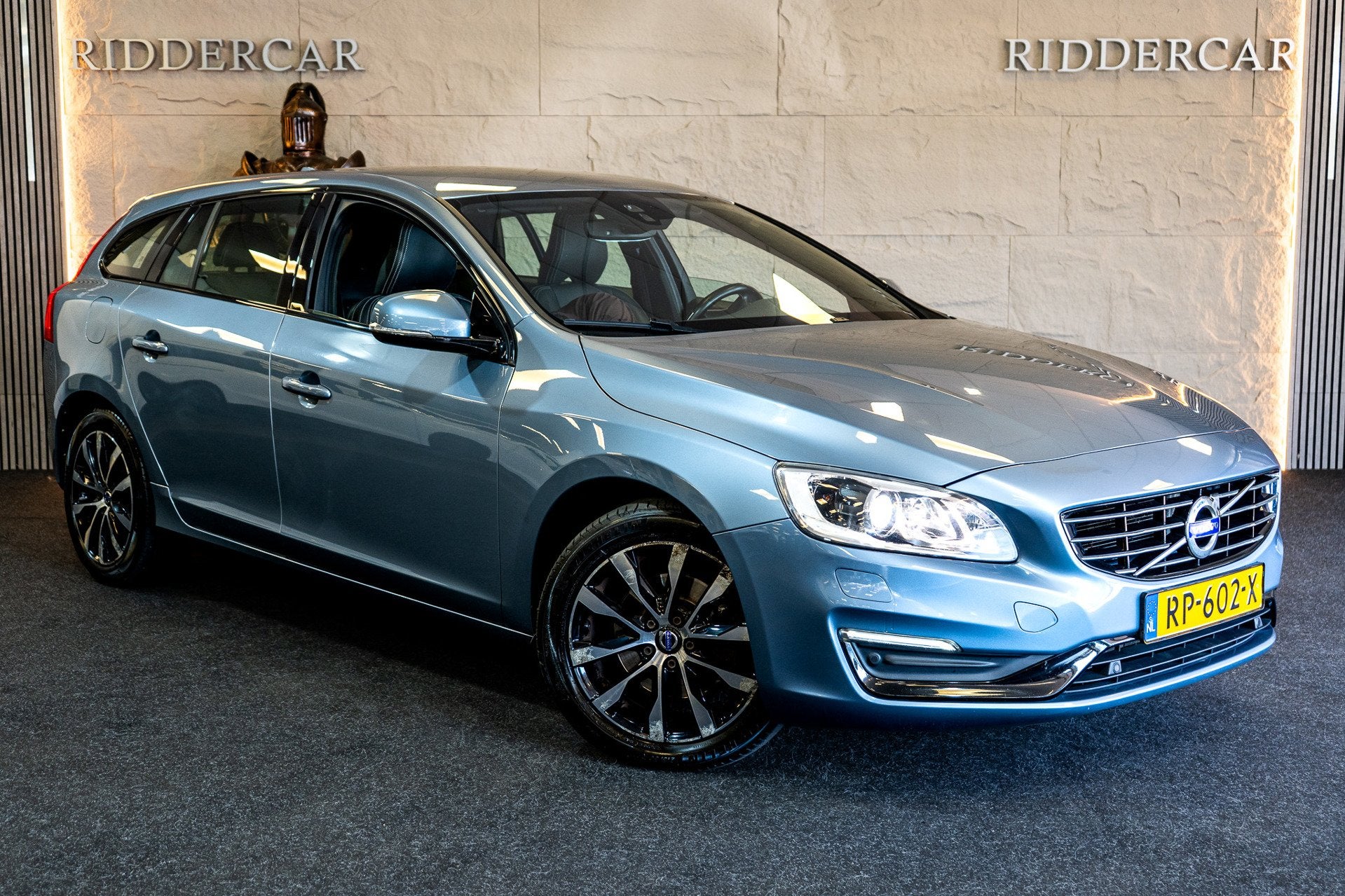Volvo V60 1.5 T3 Polar+ Dynamic|GARANTIE|AUTOMAAT|NAP|TREKHA, Auto's, Volvo, Euro 6, 4 cilinders, Blauw, 152 pk