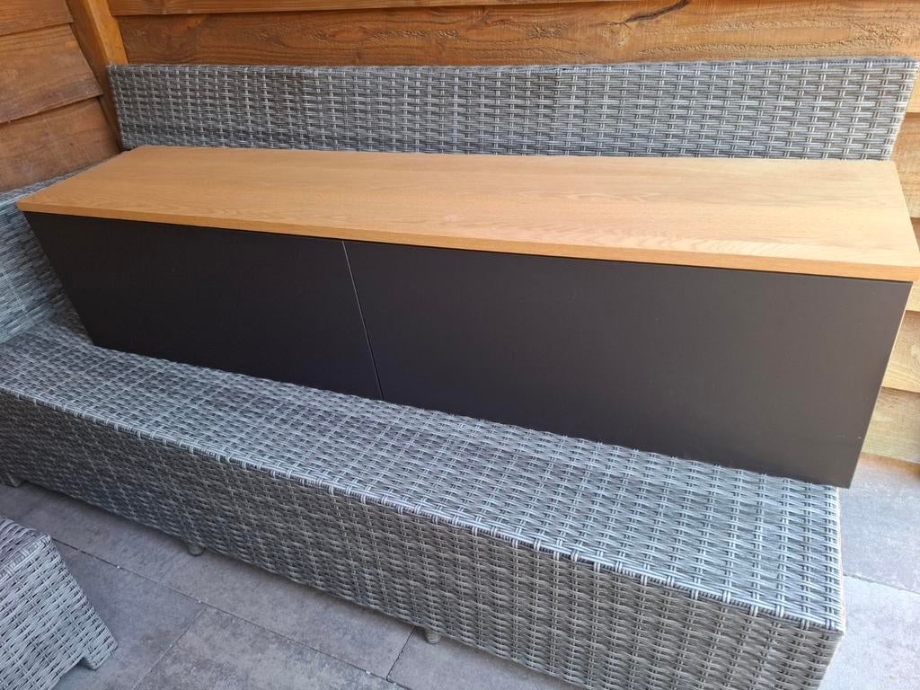Zwart tv-meubel met houten blad - kleine beschadigi, Huis en Inrichting, Kasten | Televisiemeubels, Gebruikt, Overige materialen
