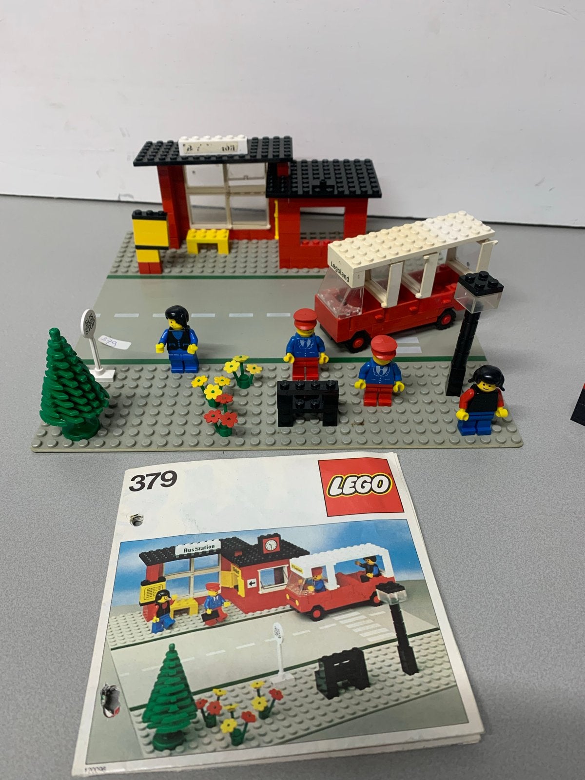 Vintage LEGO Busstation 379 met bus en figuren, Ophalen of Verzenden, Gebruikt, Overige merken