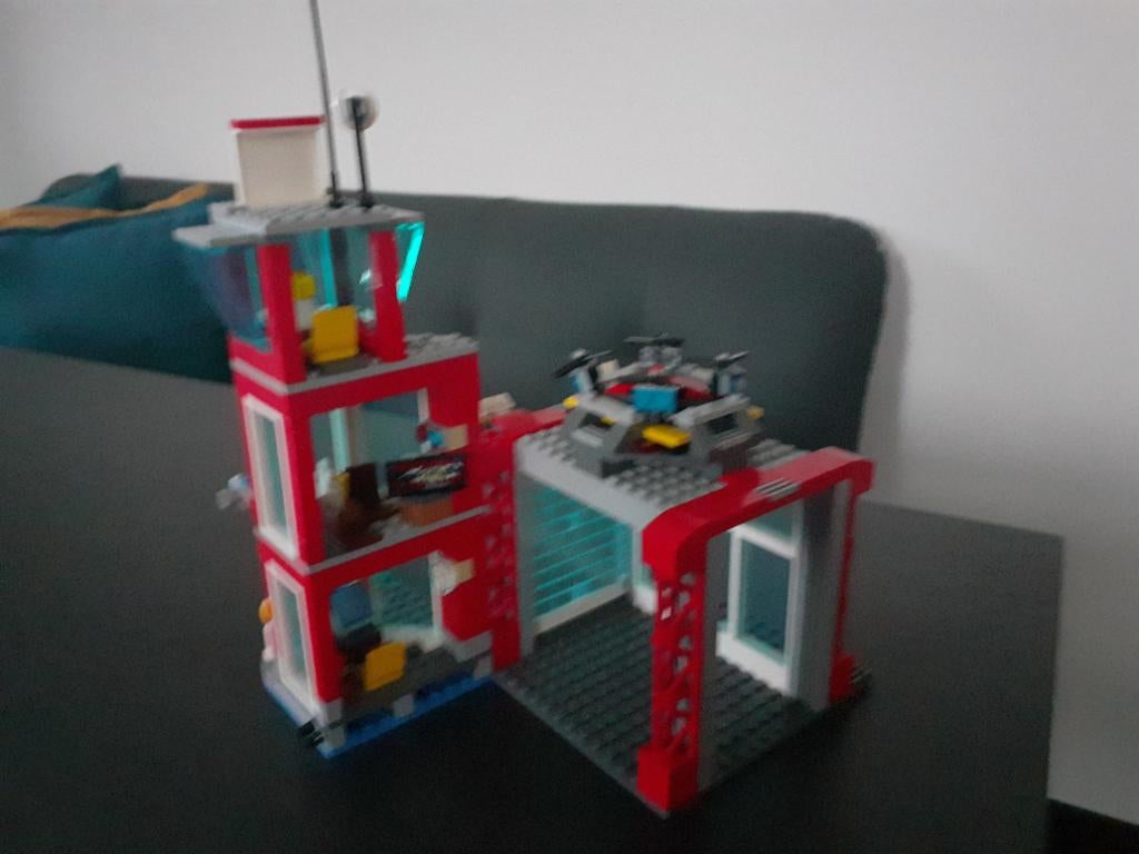 Lego set 60215 Brandweerkazerne, Ophalen, Zo goed als nieuw, Complete set, Lego