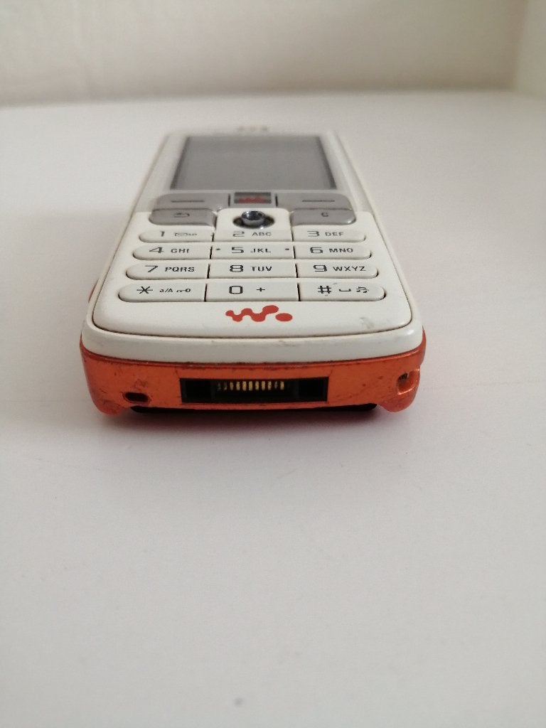 WEG=WEG!!! Collectors Item Sony Ericsson Telefoon W800i GSM, Gebruikt, Verzenden, Wit, Overige systemen