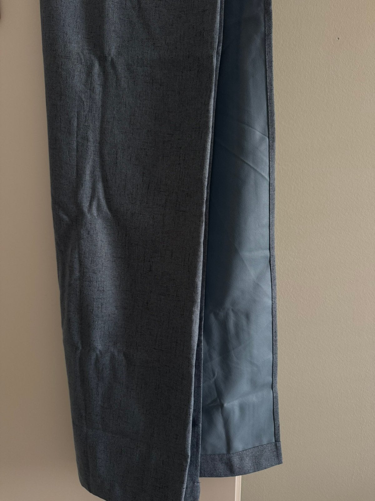 Verduisterend gordijn Aldra Jysk blauw, Ophalen of Verzenden, Gordijn, 140 cm, Verduisterend