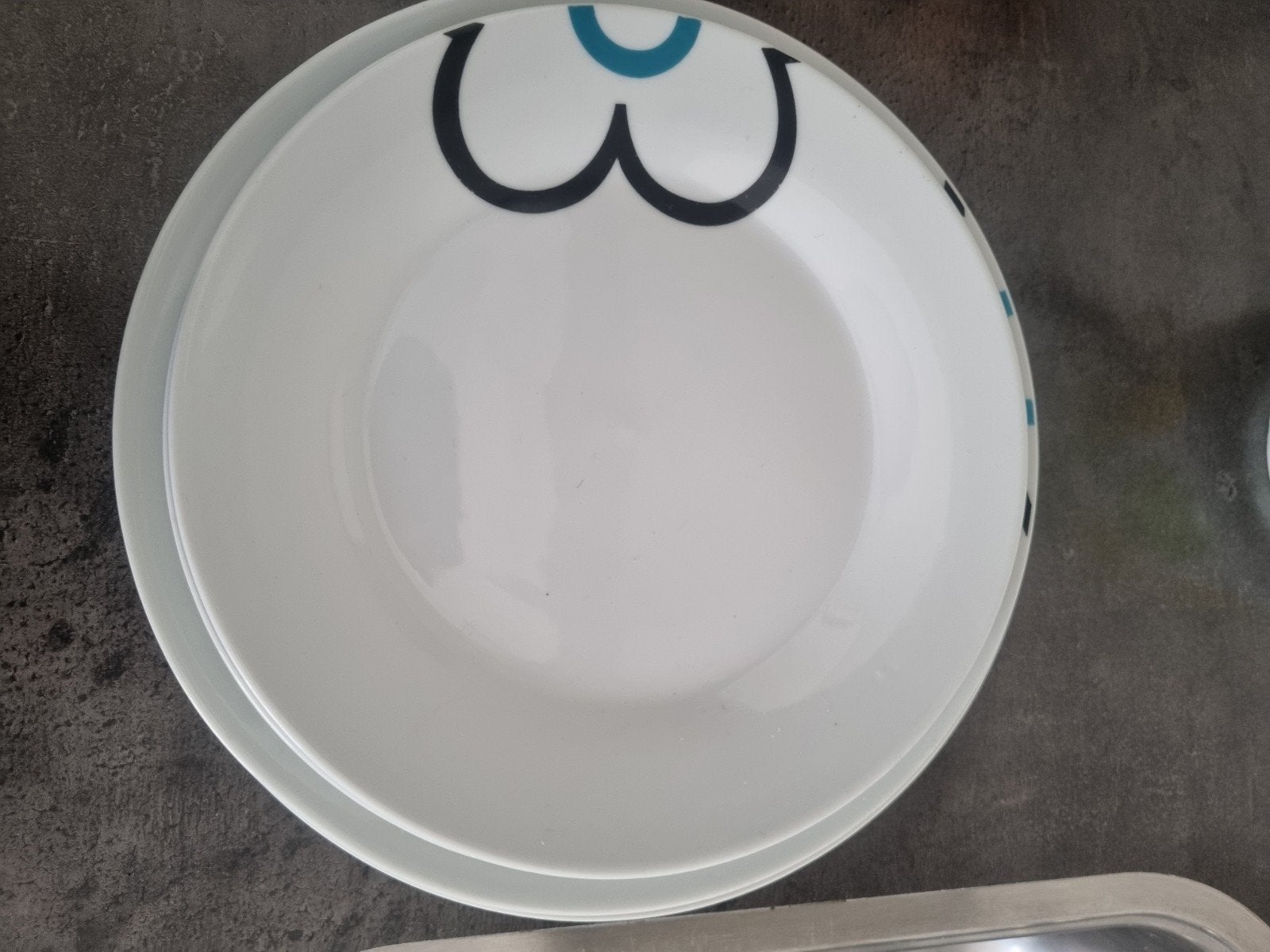 Borden, 2 ontbijt, 2 diepe en 4 diner borden, Huis en Inrichting, Ophalen, Gebruikt, Overige stijlen, Bord(en)