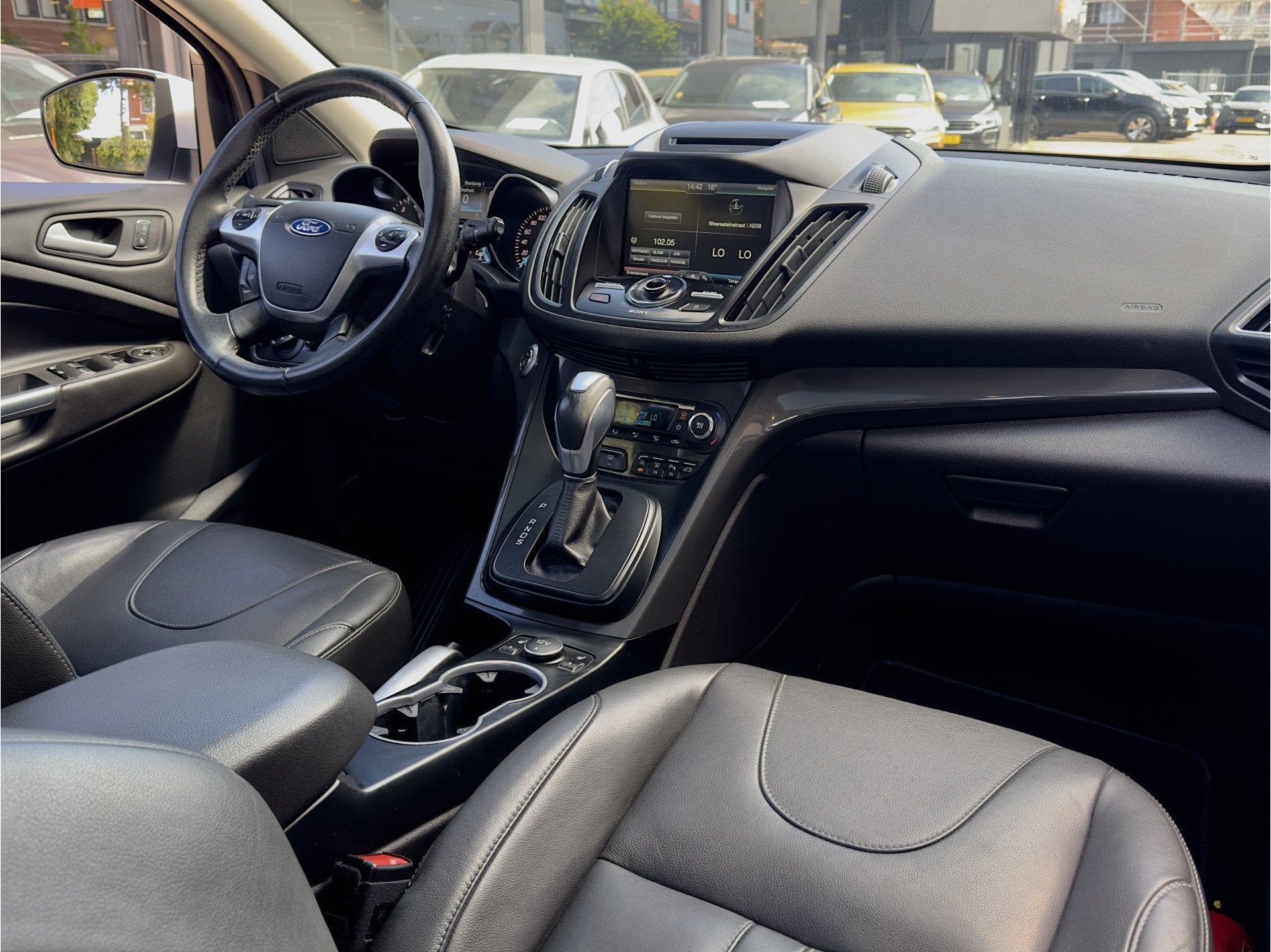 Ford Kuga 1.5 AUT6 TITANIUM STYLING PACK PANODAK VOL-LEDER N, Automaat, 4 cilinders, 1586 kg, Wit