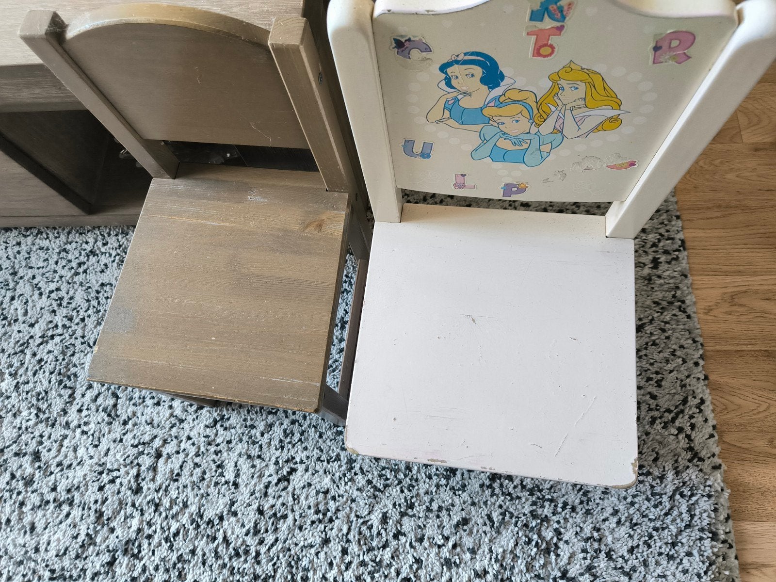 2 Kinderstoeltjes - Disney Prinsessen & Hout, Kinderen en Baby's, Kinderkamer | Tafels en Stoelen, Ophalen of Verzenden, Gebruikt
