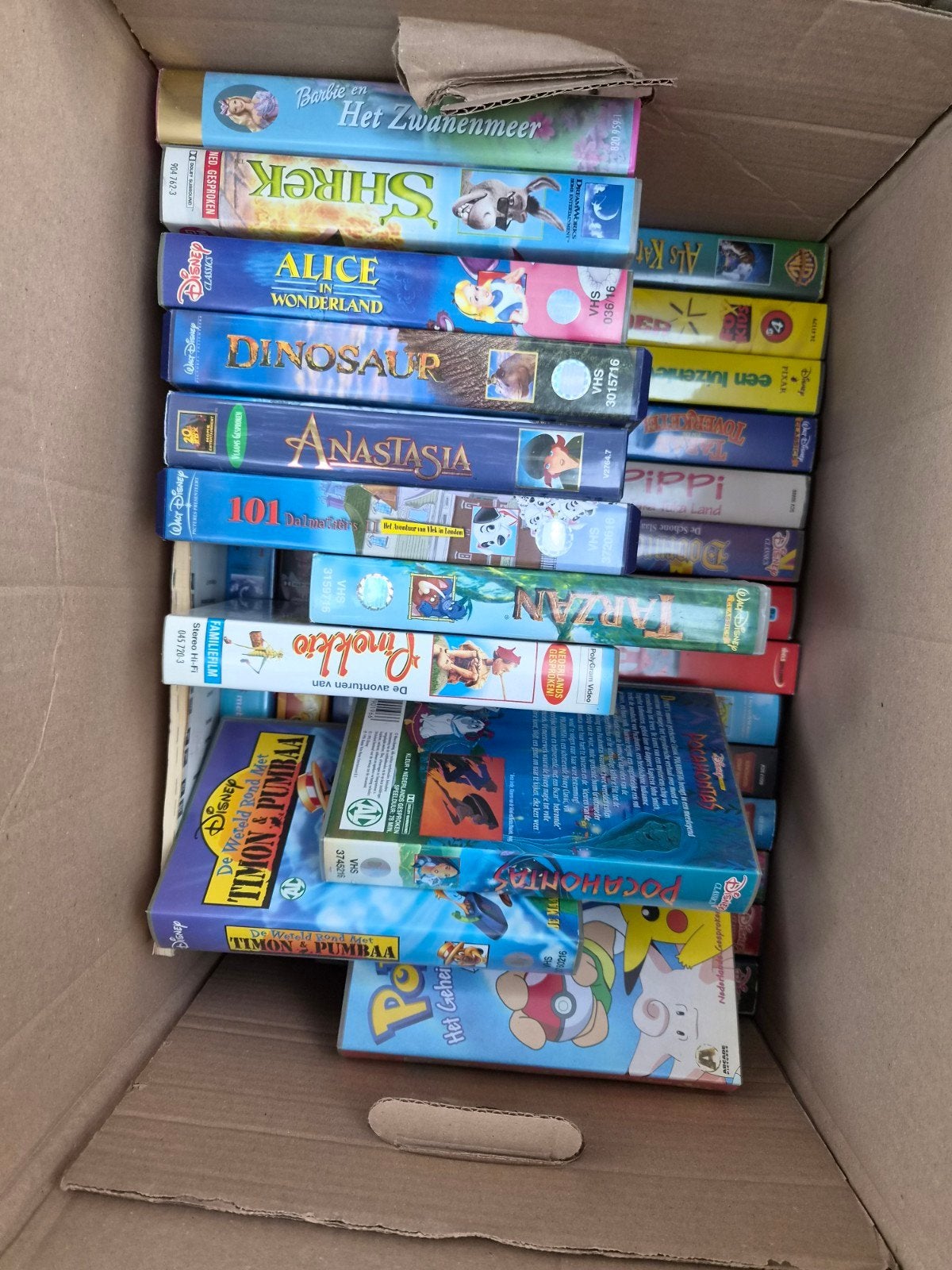 Grote doos vol Disney en andere VHS videobanden, Cd's en Dvd's, Ophalen, Gebruikt, Tekenfilm, Alle leeftijden
