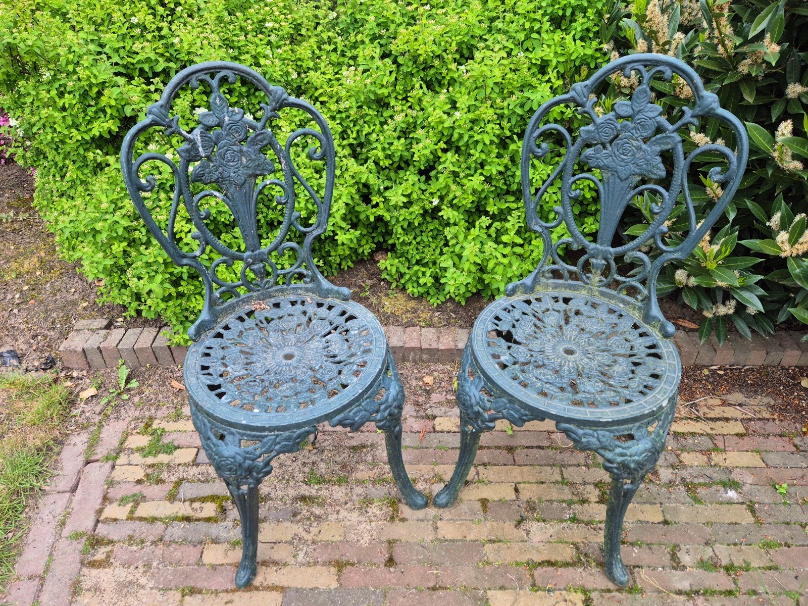 2 gietijzeren stoeltjes, Huis en Inrichting, Stoelen, Ophalen, Gebruikt, Overige kleuren, Twee