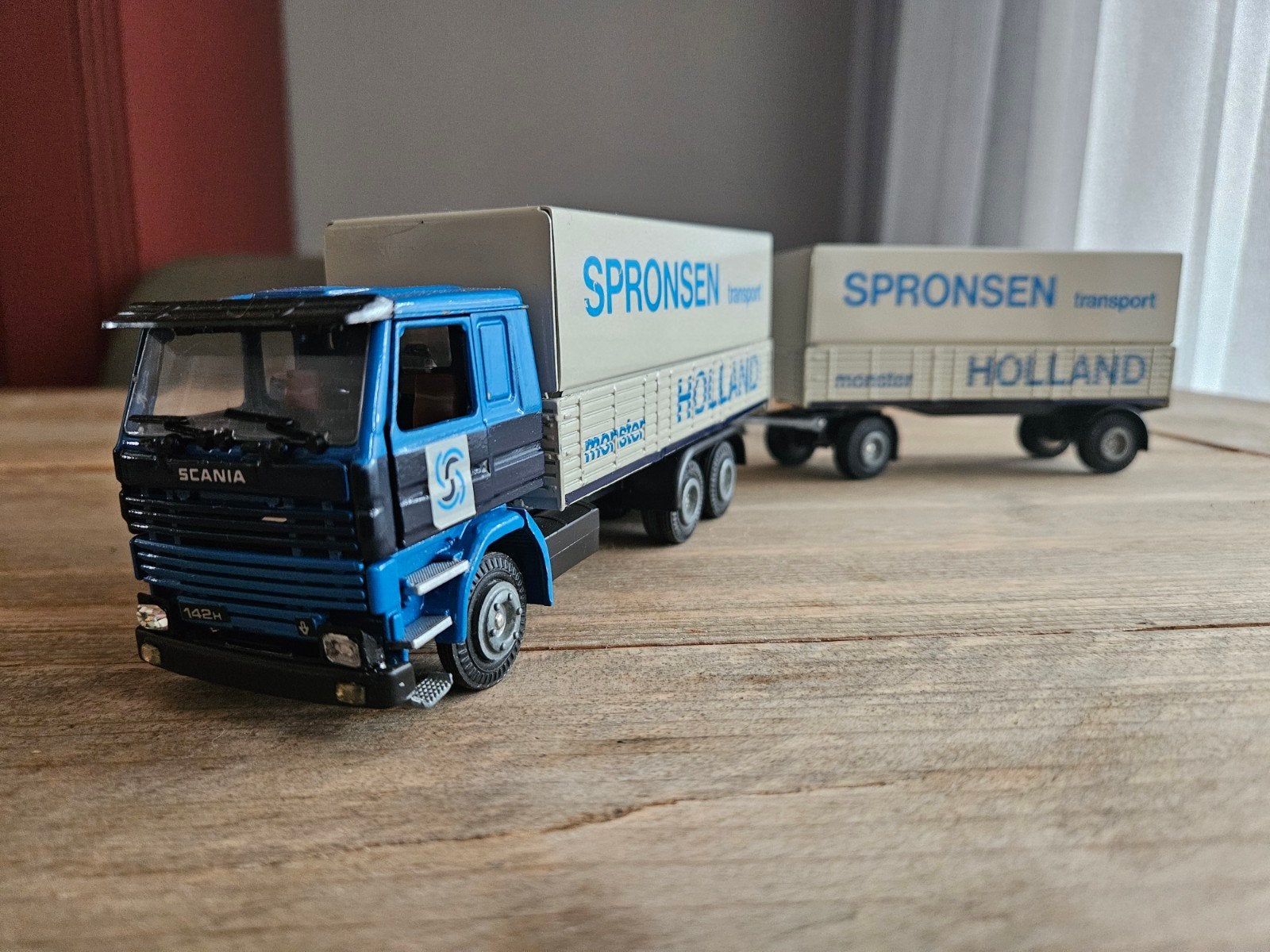 Tekno Scania 142H Spronsen Monster Helsingborg met aanhanger, Ophalen of Verzenden, Zo goed als nieuw, Bus of Vrachtwagen, Tekno
