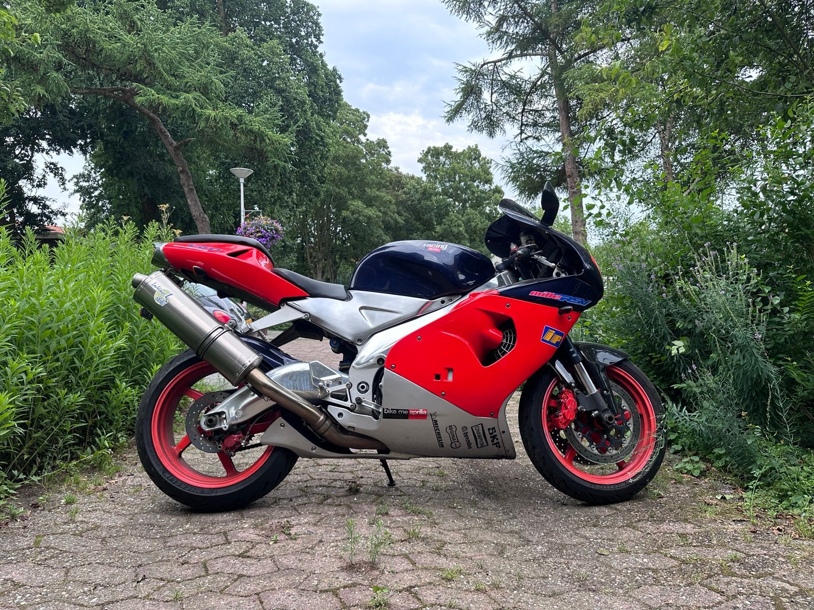 Aprilia RSV 1000 Mille R - Sportieve V-twin met LeoVince uit, 2 cilinders, Sportuitlaat, Motorrijbewijs A, Gebruikt