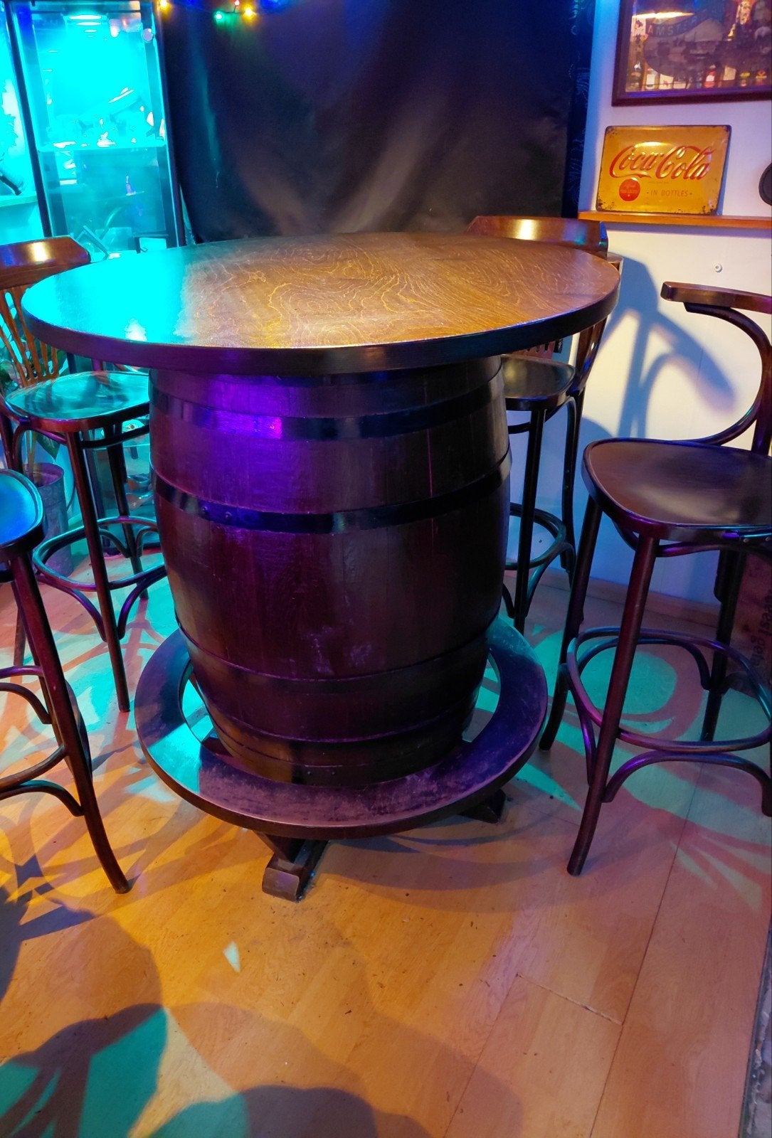 Wijnvat bartafel (mancave), Ophalen, Gebruikt, Bruin, Vier