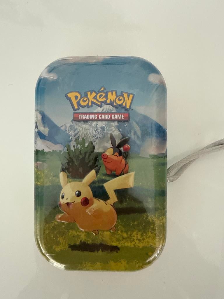 Pokémon Trading Card Game Mini Tin - Pikachu & Tepig, Ophalen of Verzenden, Nieuw, Overige typen