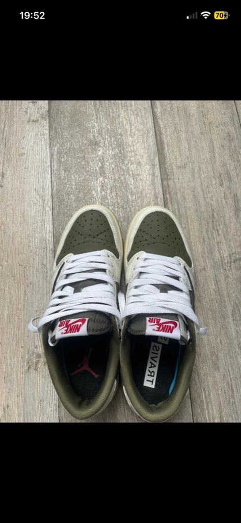 Jordan 1 travis scott medium olive, Wit, Ophalen of Verzenden, Sneakers of Gympen, Zo goed als nieuw