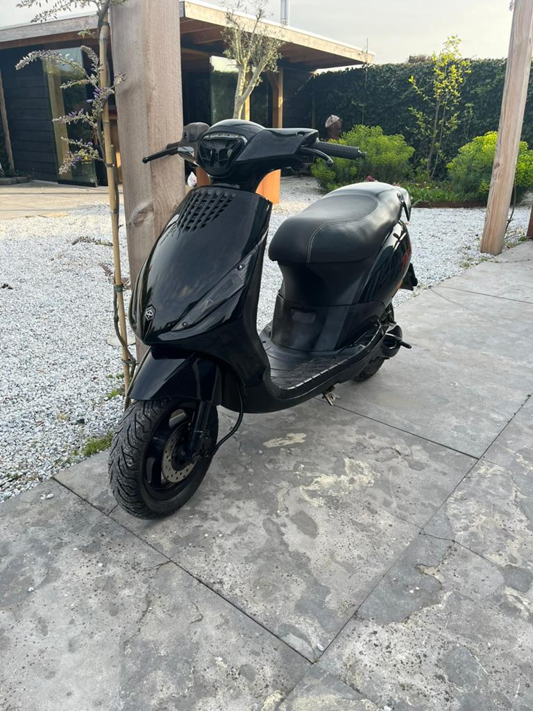 Zip 70cc zeer netjes!!, Fietsen en Brommers, Ophalen of Verzenden, Zo goed als nieuw, Benzine, Zip
