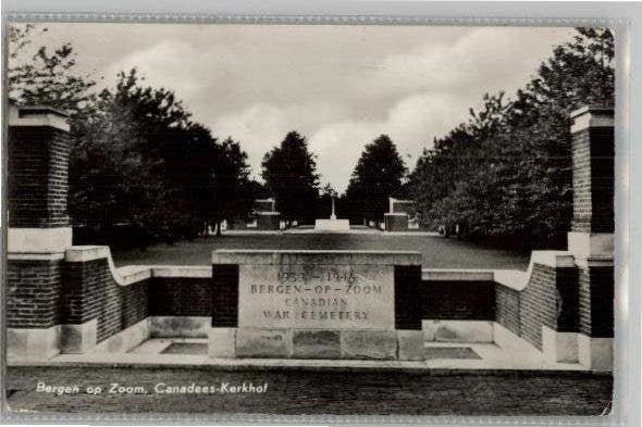 Bergen op Zoom Canadees oorlogs kerkhof, Verzamelen, Ansichtkaarten | Nederland, Ophalen of Verzenden, 1940 tot 1960, Gelopen