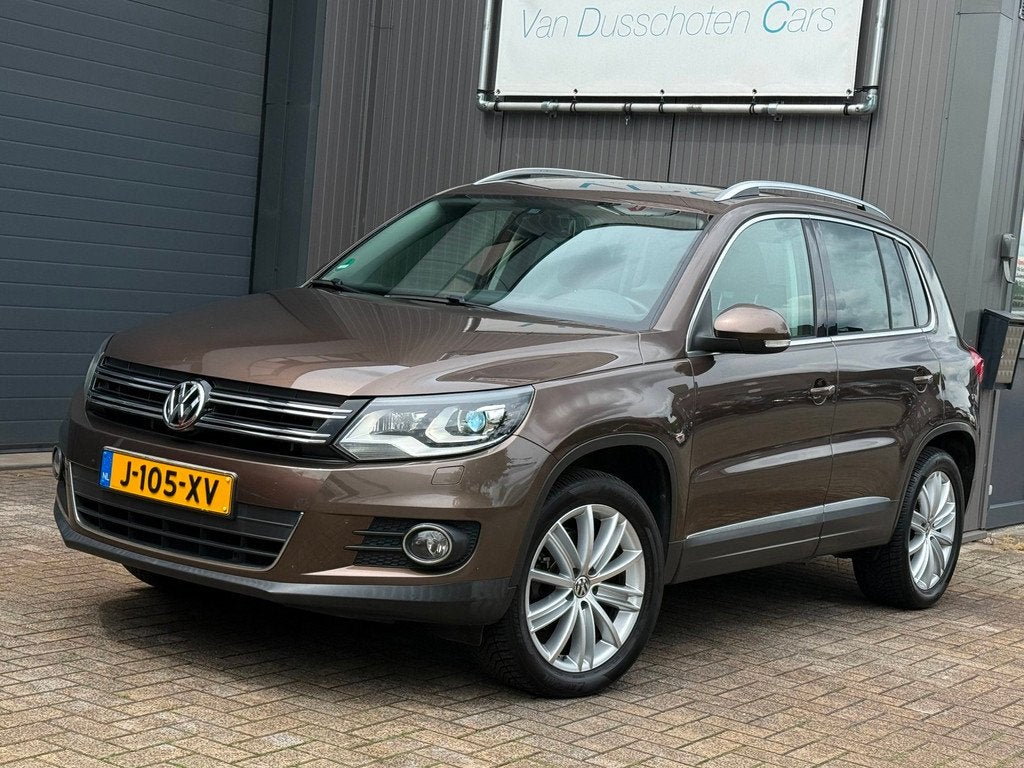 Volkswagen Tiguan 1.4 TSI Sport&Style | Panoramadak | Trekha, Voorwielaandrijving, Euro 5, 15 km/l, Zwart