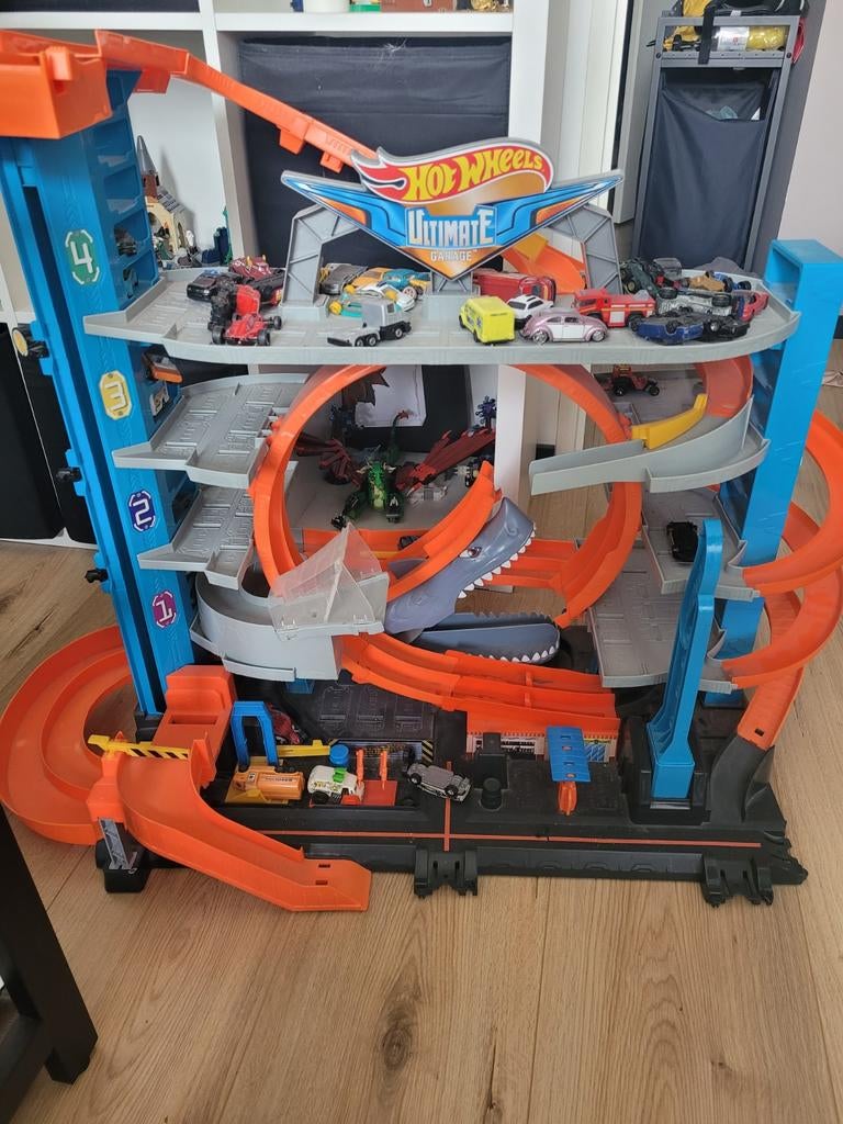 Hot Wheels Ultimate Garage met diverse auto's, Ophalen, Gebruikt