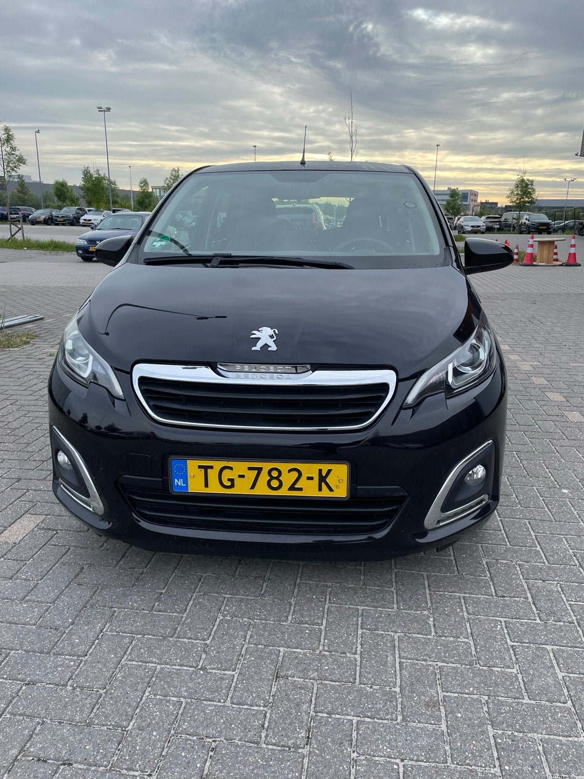 Peugeot 108 1.0 12V E-vti 51KW 5DR 2018 Zwart, Auto's, Peugeot, Voorwielaandrijving, 4 stoelen, Zwart, Origineel Nederlands