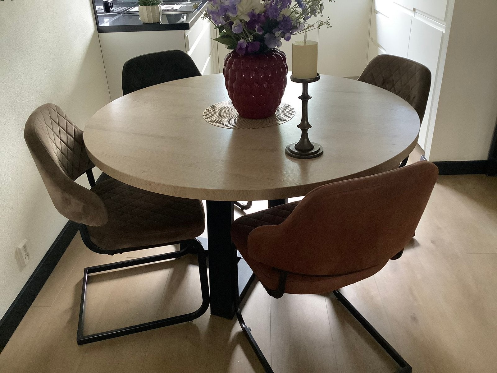Industriele eetkamertafel, Ophalen, Rond, Zo goed als nieuw, Vier personen