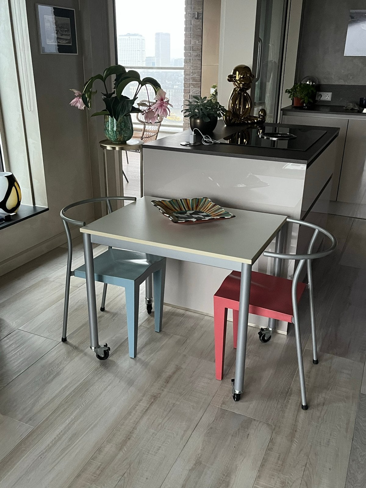 KARTELL Dr.Glob 2 stoelen (lichtblauw en roze) incl. tafel, Ophalen, Gebruikt, Twee, Overige kleuren