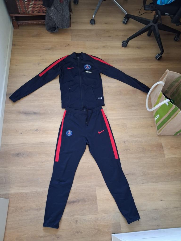 Nike Paris Saint-Germain Trainingspak Maat S, Kleding | Heren, Sportkleding, Zo goed als nieuw, Voetbal, Maat 46 (S) of kleiner