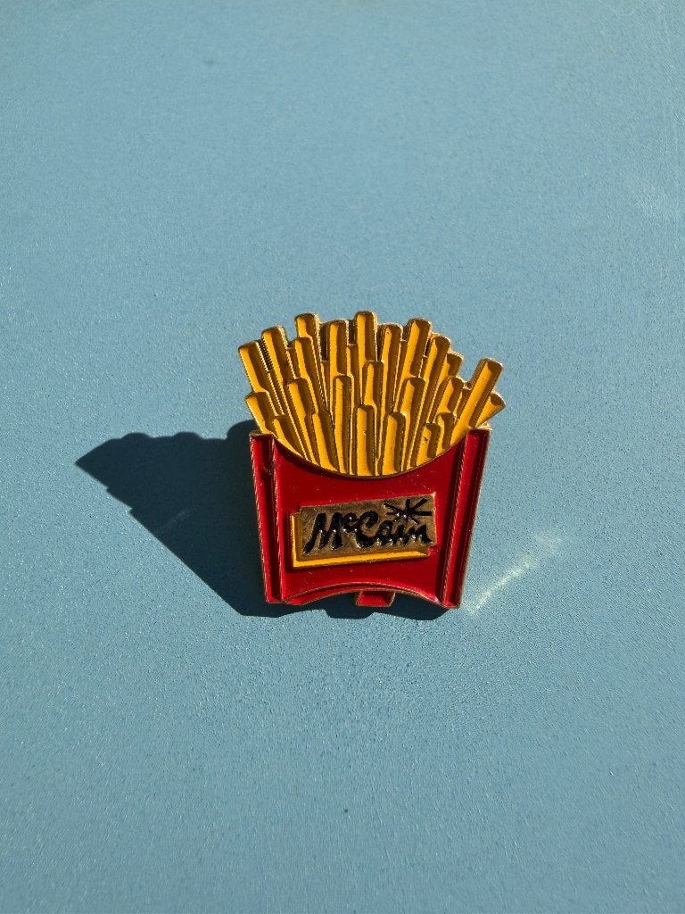 Vintage Pin van McCain Pommes Frites, Ophalen of Verzenden, Gebruikt, Overige onderwerpen, Speldje of Pin