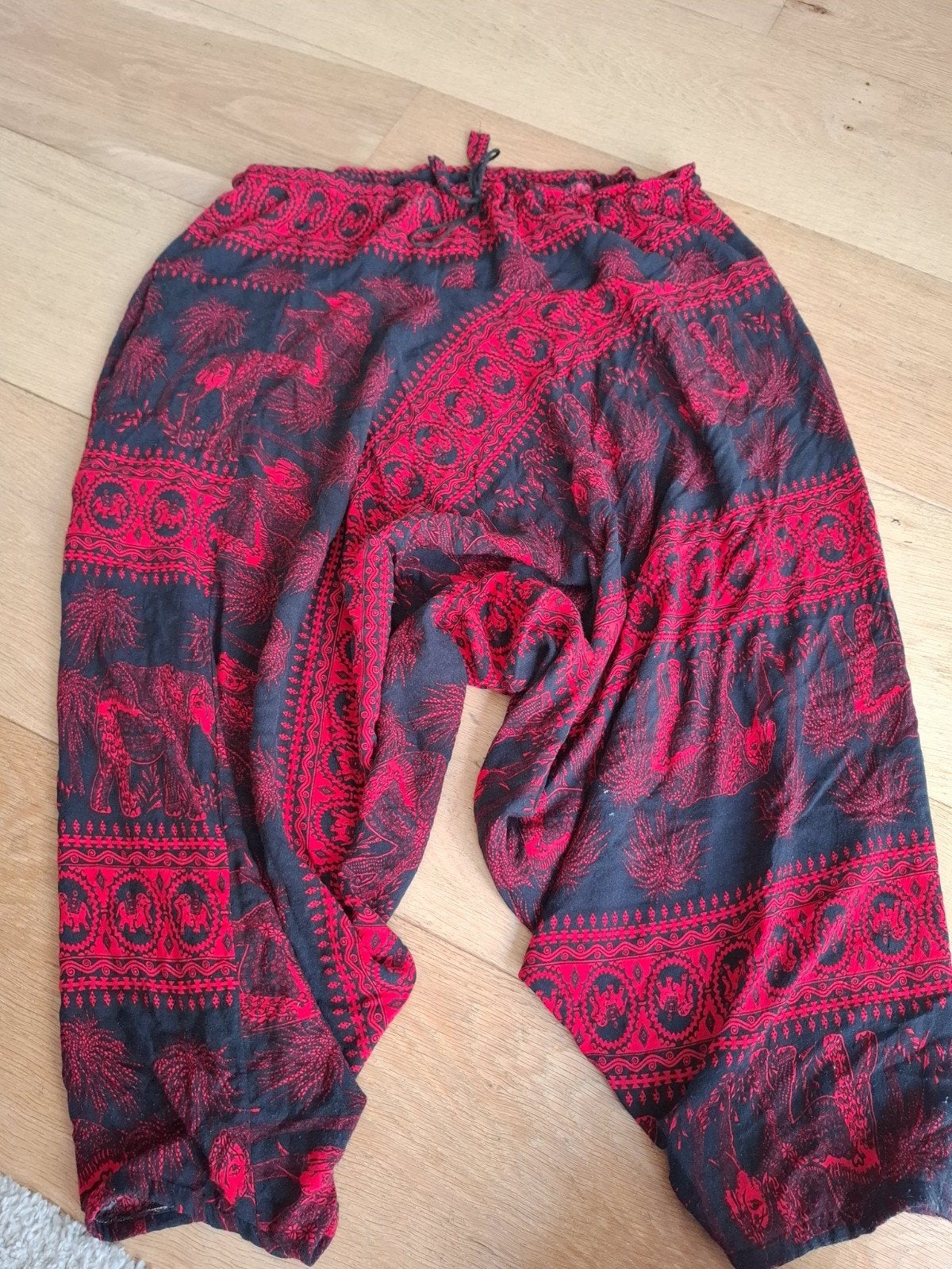 XXL Harembroek met Rood-Zwart Patroon, Kleding | Dames, Broeken en Pantalons, Meerkleurig, Maat 46/48 (XL) of groter, Ophalen of Verzenden