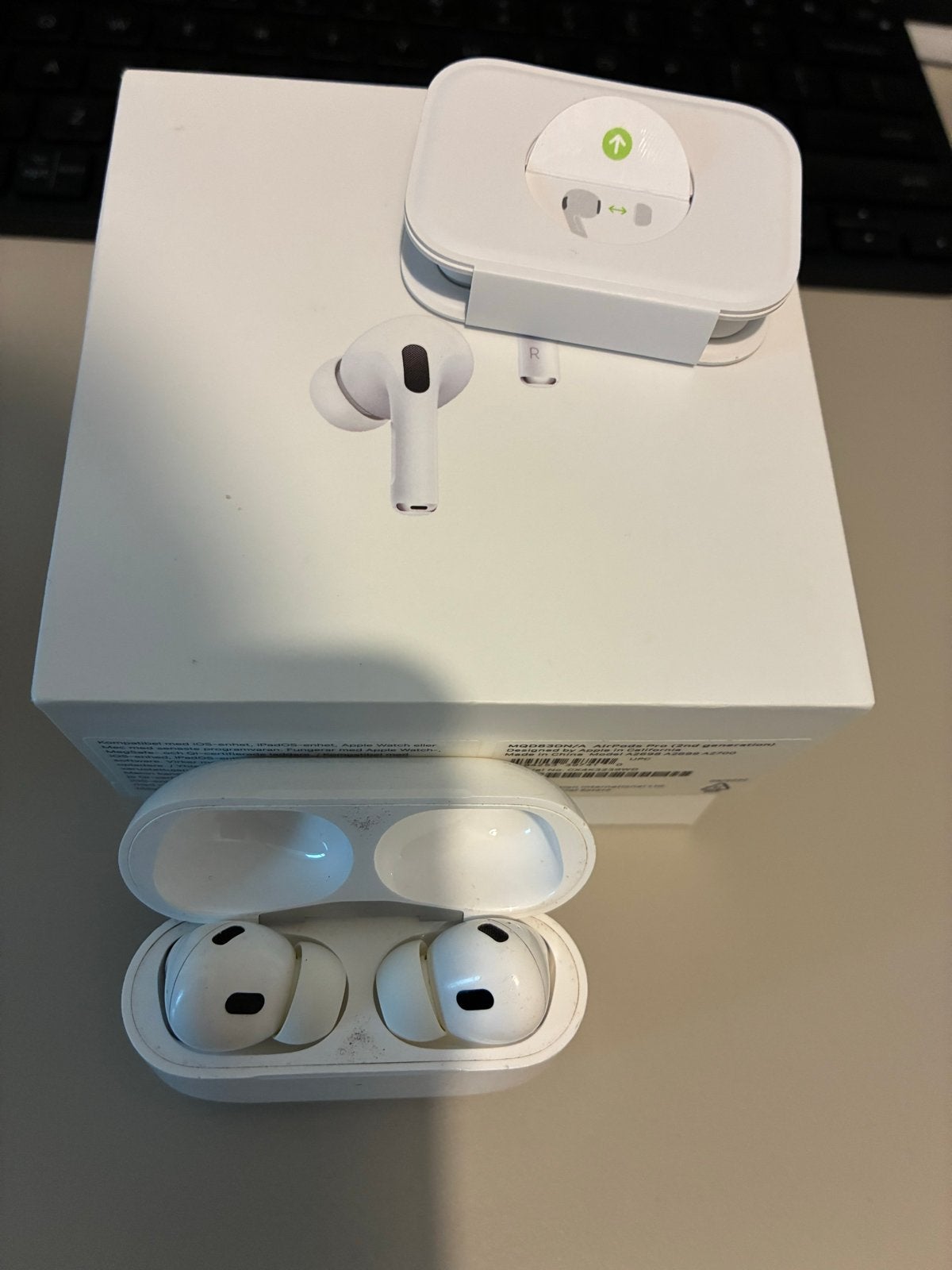 Airpods Pro 2 (Lightning) - right eartip defected