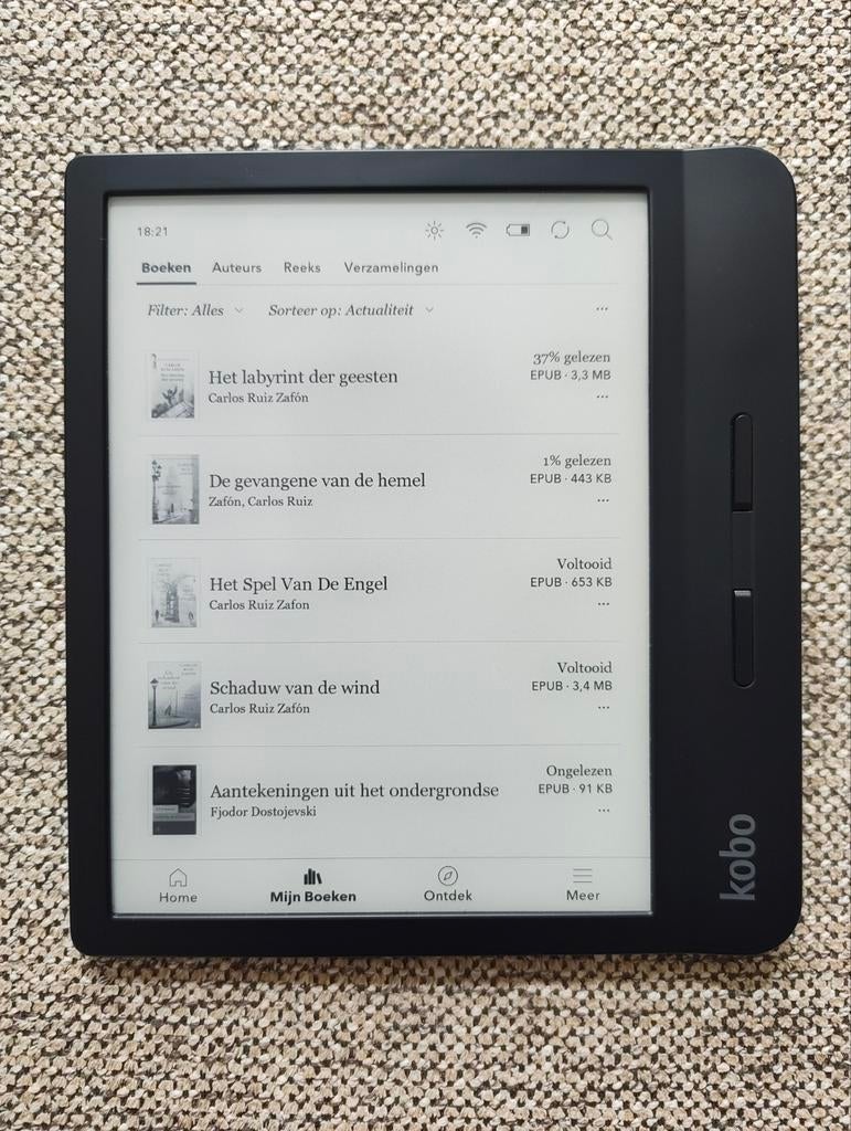 Kobo e-reader met hoes - Zo goed als nieuw, Computers en Software, E-readers, 8 GB, Kobo, Ophalen of Verzenden, 7 inch