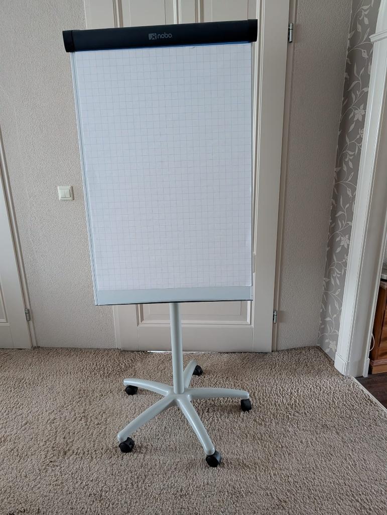 Stevige mobiele mooie slanke flipover whiteboard van Nobo, Ophalen, Gebruikt