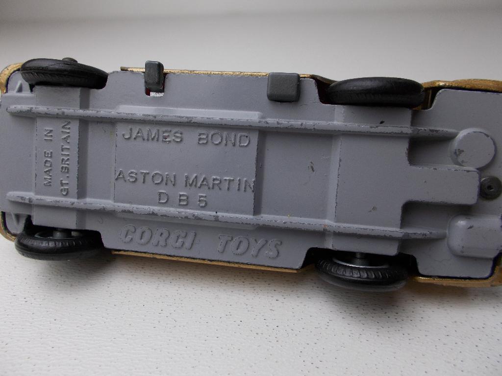 1965 Corgi Toys 261 JAMES BOND ASTON MARTIN DB5 (GOLD), Ophalen of Verzenden, Gebruikt, Auto, Corgi
