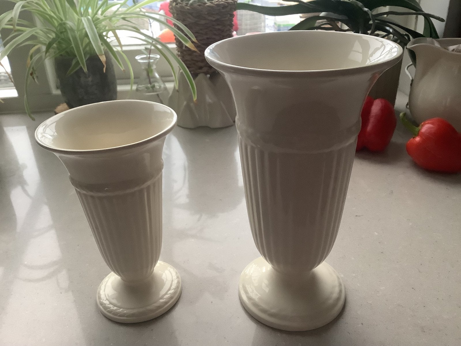 2 vazen van 23 en 17 cm WEDGWOOD EDME, Huis en Inrichting, Woonaccessoires | Vazen, Ophalen of Verzenden, Zo goed als nieuw