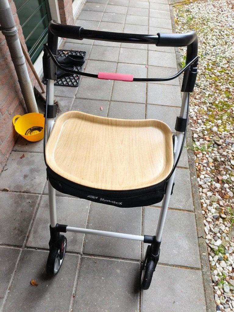 rollator voor in huis, Ophalen, Opvouwbaar, Zo goed als nieuw