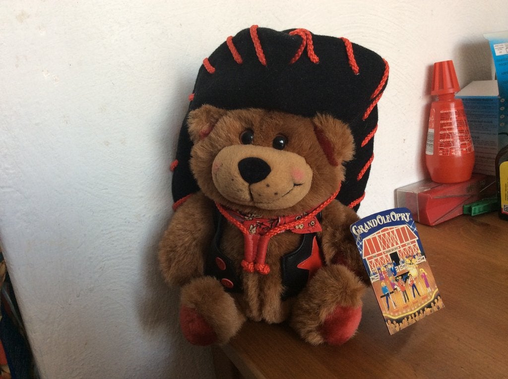 Hooch. beer van Grand Ole Opry countryband. Nieuw, Verzamelen, Beren en Cherished Teddies, Ophalen of Verzenden, Nieuw, Stoffen beer