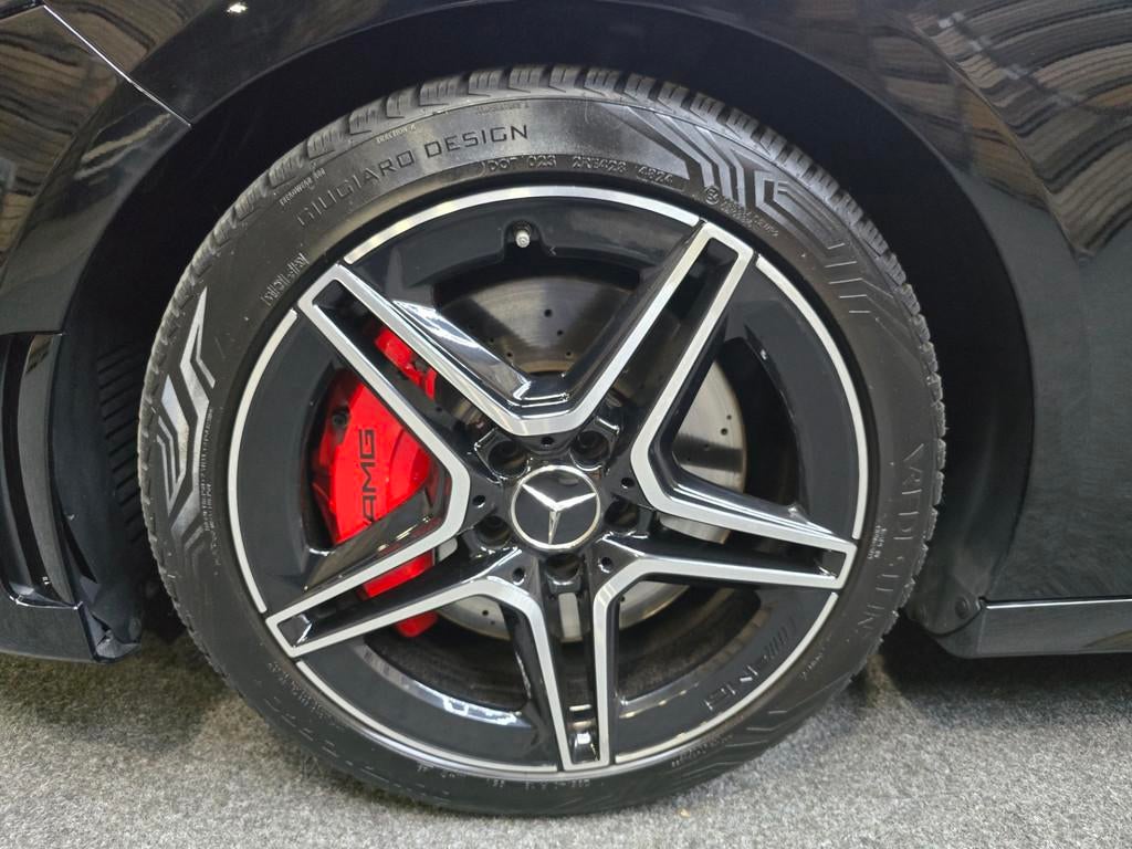 Mercedes-Benz A-klasse AMG 35 4MATIC Premium Pano Sfeer Came, Auto's, Automaat, 4 cilinders, Leder en Stof, Zwart