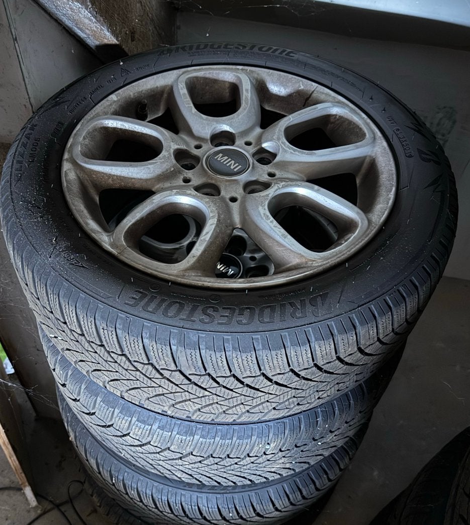 Mini Velgen met Winterbanden en TPMS sensoren (F55/F56/F57), Gebruikt, 16 inch, Banden en Velgen, Personenwagen