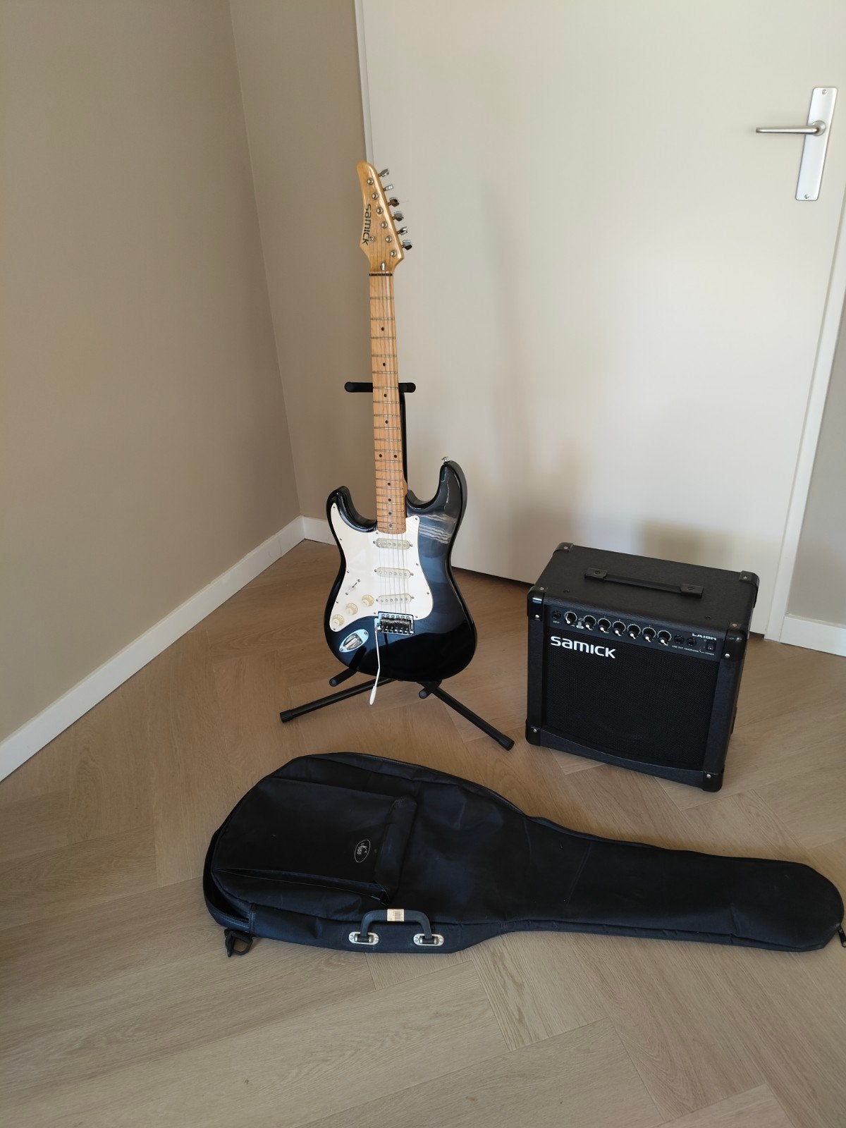 Prachtige Samick Stratocaster Elektrische linkshandige Gitaa, Muziek en Instrumenten, Gebruikt, Met versterker, Solid body, Ophalen