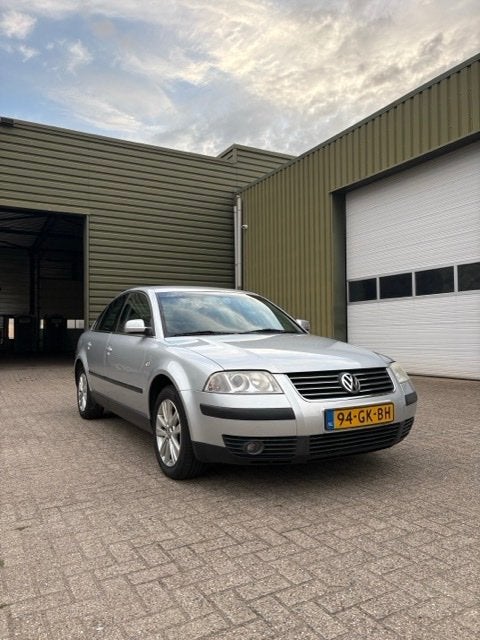Volkswagen Passat 2.0 85KW 2000 Grijs, Voorwielaandrijving, Stof, Zwart, 4 cilinders