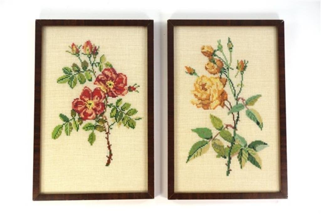 2 schilderijtjes in kruissteek bloemen, Huis en Inrichting, Woonaccessoires | Schilderijen, Tekeningen en Foto's, Minder dan 50 cm