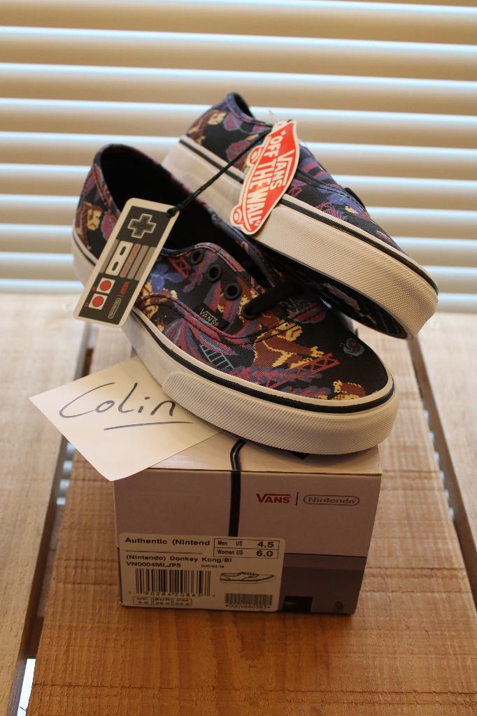 Vans - Donkey Kong US4,5, Overige kleuren, Nieuw, Ophalen of Verzenden, Sneakers of Gympen