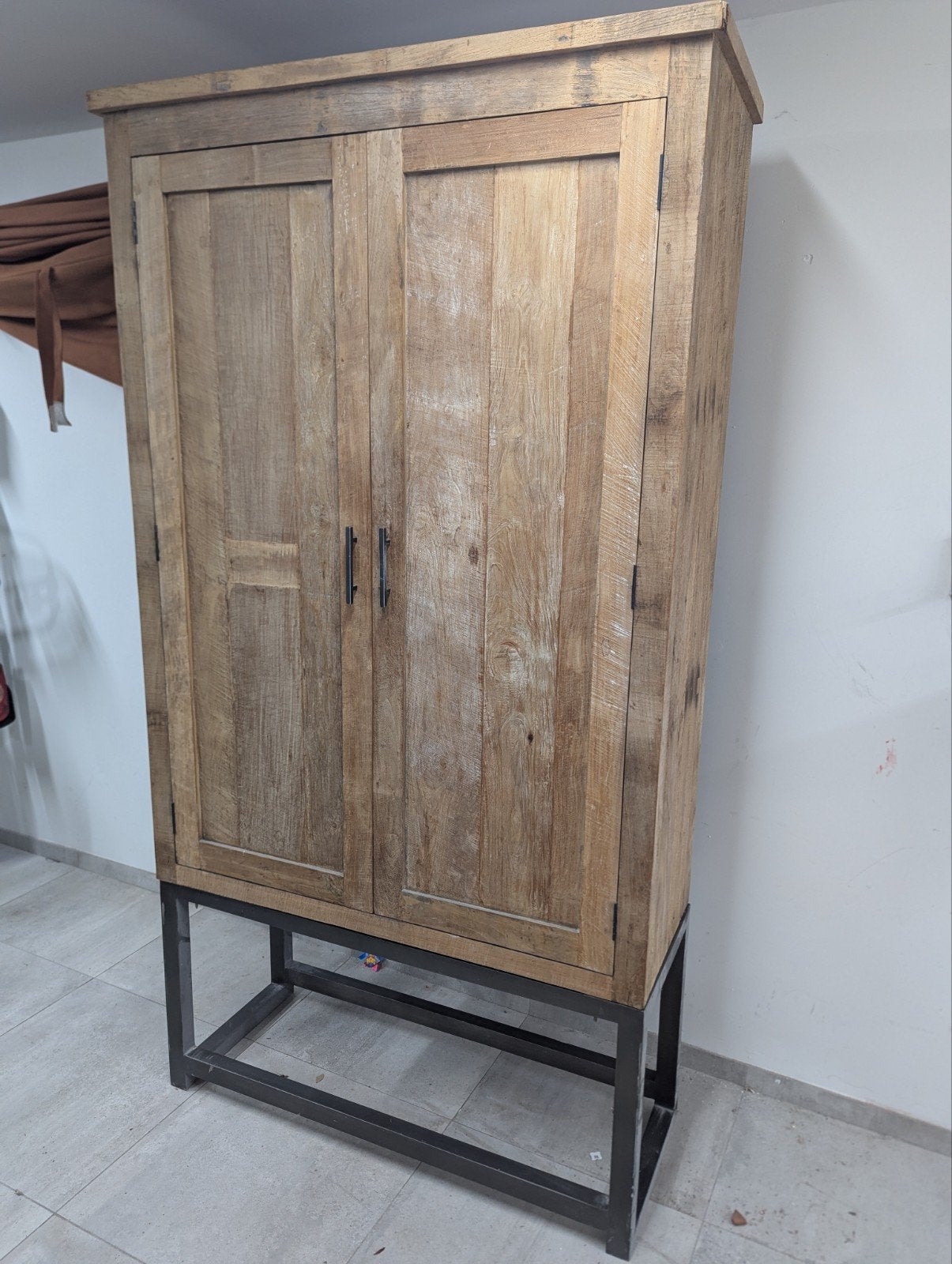 teak Houten kast met onderstel (215x1,70x43 cm), Ophalen of Verzenden, Gebruikt